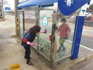 양평군 시내버스 승강장 대청소로 쾌적한 이용환경 제공