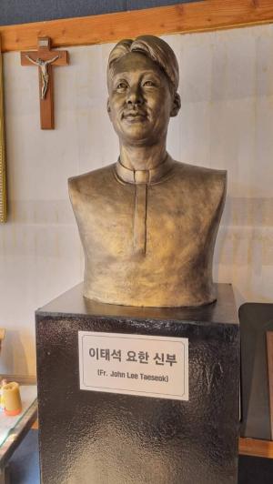 한국의 슈바이처 이태석 신부 흉상 양평서 제막식